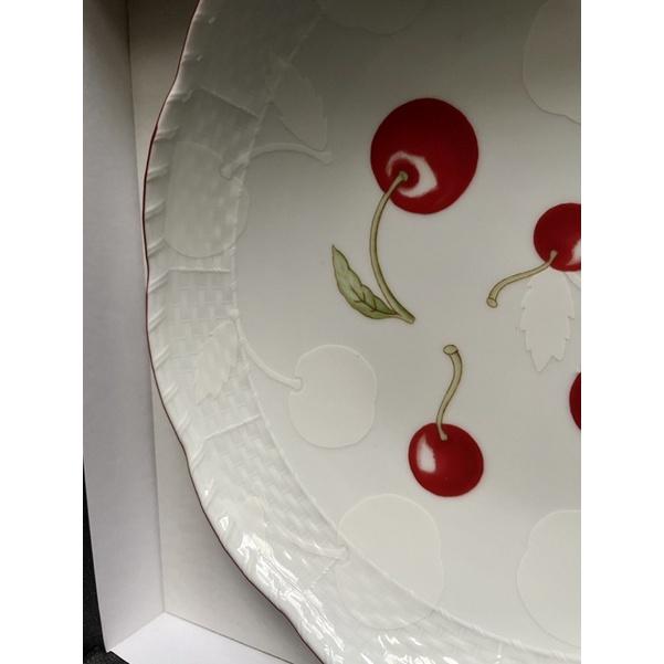 全新帶原盒義大利第一名瓷Richard Ginori理查.基諾里限量款 紅櫻桃 描紅紋浮雕盤 擺件日本心齋橋大丸百貨購入-細節圖2