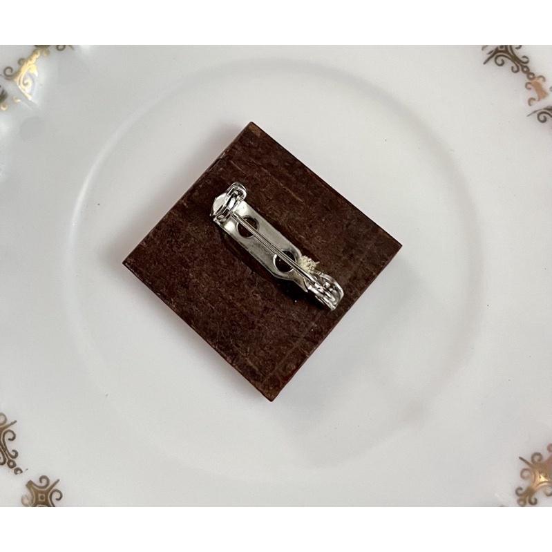 英國製英國🇬🇧胸針別針 1⃣️made in England 標骨瓷玫瑰花三色堇2⃣️木質可愛小朋友{Vintage}-細節圖3