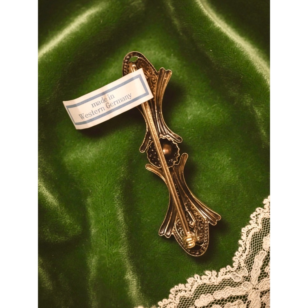 Thistle Vintage✨made in west Germany 穿越時空的永恆經典 ✨西德工藝雕花紅寶古著別針-細節圖5