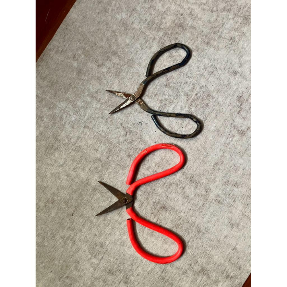 手工的溫度✨老式鍛造鋼剪刀 小剪刀 阿嬤的記憶✨ 裁縫機旁的小抽屜✨Thistle Vintage✨懷舊-細節圖2