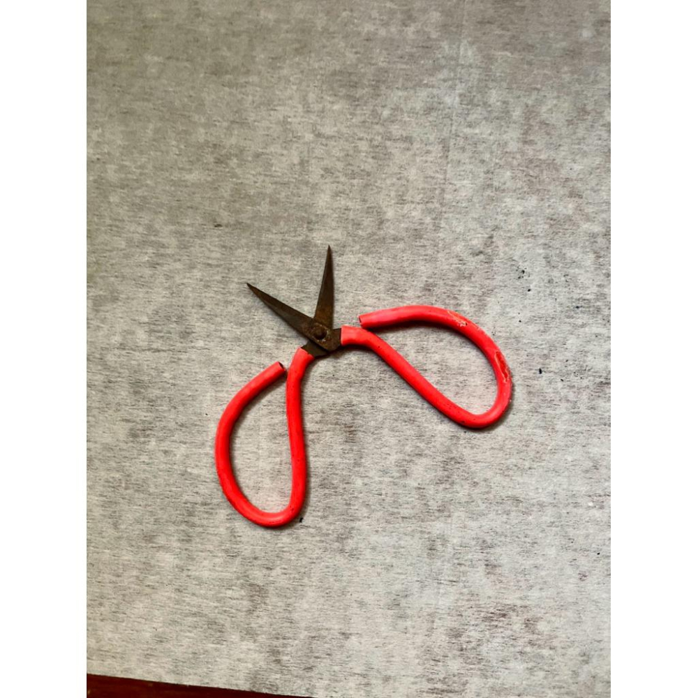 手工的溫度✨老式鍛造鋼剪刀 小剪刀 阿嬤的記憶✨ 裁縫機旁的小抽屜✨Thistle Vintage✨懷舊-細節圖3