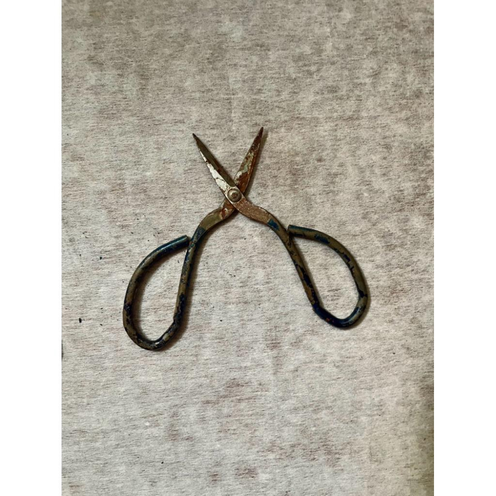 手工的溫度✨老式鍛造鋼剪刀 小剪刀 阿嬤的記憶✨ 裁縫機旁的小抽屜✨Thistle Vintage✨懷舊-細節圖4