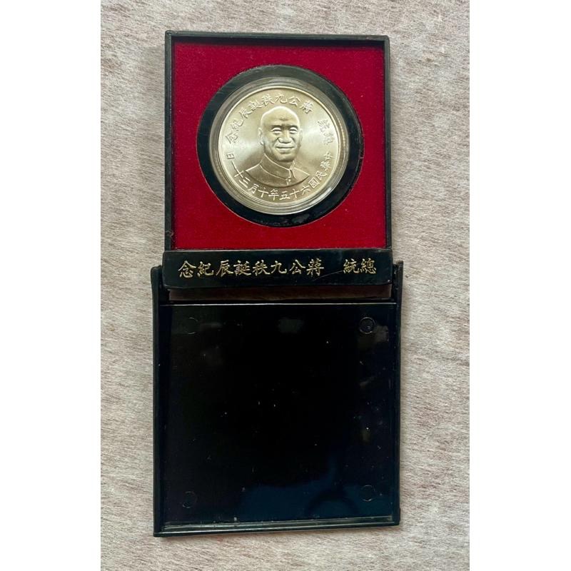 1️⃣台南力銘古早塑膠老扇子、民俗文物仕女畫2️⃣蔣公逝世首年發行的九秩誕辰紀念幣 保存完好銀質紀念幣附原裝壓克力展示盒-細節圖3