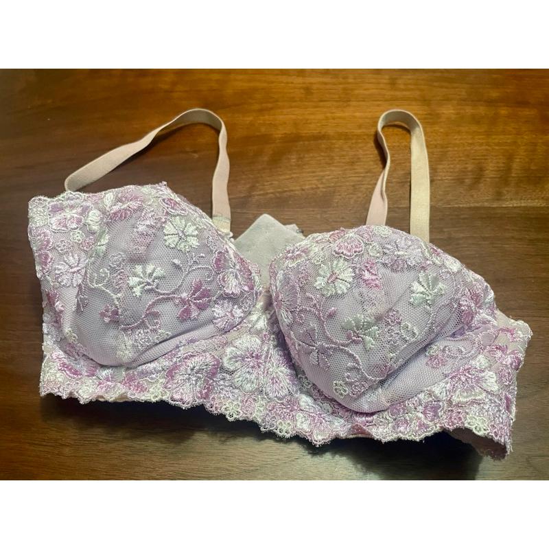 頂級二手珍藏✨日本ホビー hobby復古風格之作 精選100%純絲領帶2️⃣華歌爾正品 70D胸罩，迷離紫色精美蕾絲材質-細節圖5
