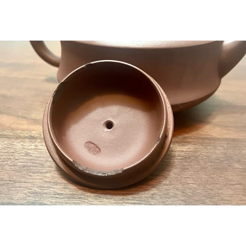 周成易老紫砂壺，全手工柴燒製作，約350cc。因蓋牆有磕碰，便宜出手。精品周成易制-細節圖6