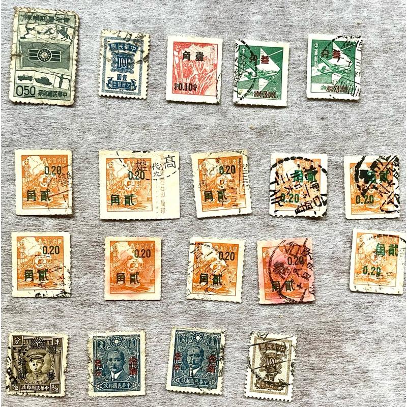 民國45年發行單位資費改作面值郵票1️⃣三分2️⃣二角3️⃣一角4️⃣民國37年發行國父像先烈像改值「金圓」郵票 孫中山-細節圖6