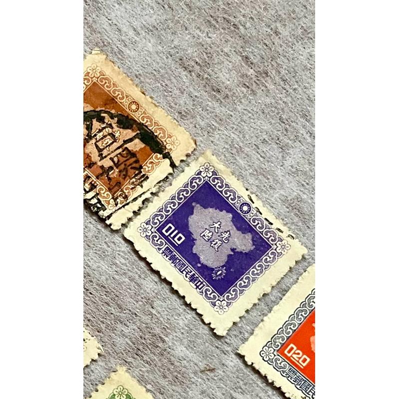 民國44年發行軍人節紀念郵票、58年實施9年國民教育週年紀念郵票、46年發行平版中華民國地圖郵票～標價為一張不挑隨機出貨-細節圖8