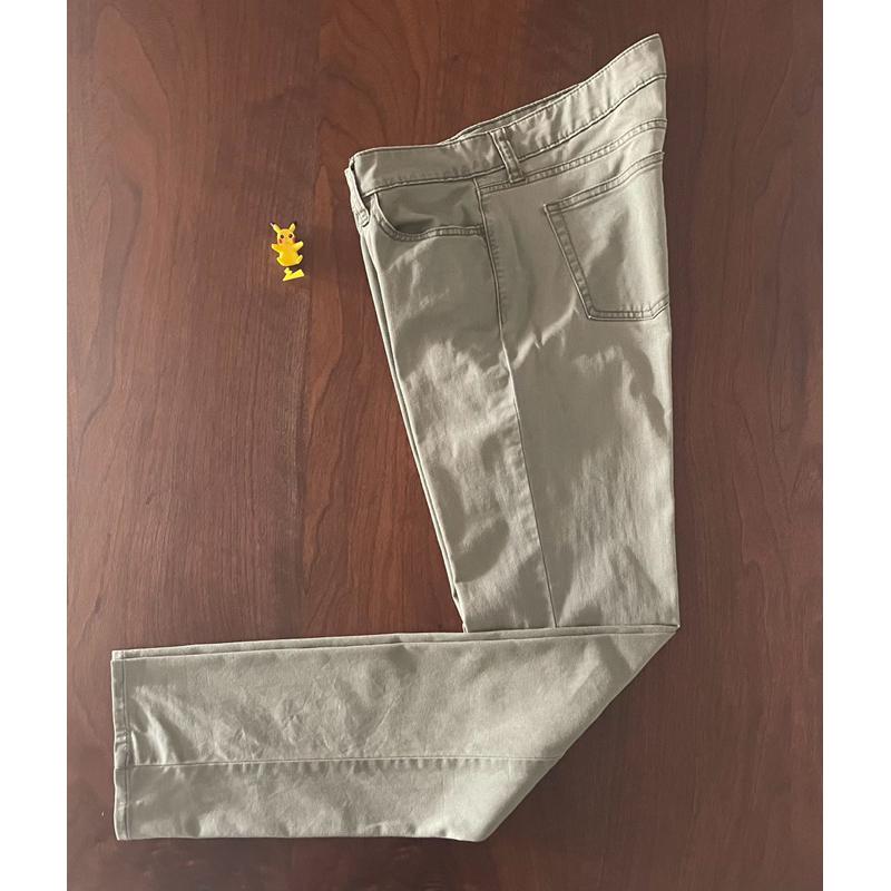 優衣庫Uniqlo 較高階的系列UJ 系列 獨特淺橄欖綠灰色 單寧棉長褲 做舊牛仔褲 日本獨發 日文標籤 腰修身窄褲管-細節圖2