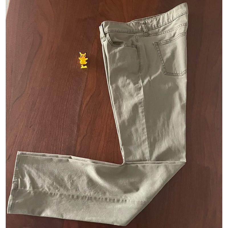 優衣庫Uniqlo 較高階的系列UJ 系列 獨特淺橄欖綠灰色 單寧棉長褲 做舊牛仔褲 日本獨發 日文標籤 腰修身窄褲管-細節圖3