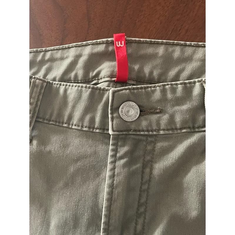 優衣庫Uniqlo 較高階的系列UJ 系列 獨特淺橄欖綠灰色 單寧棉長褲 做舊牛仔褲 日本獨發 日文標籤 腰修身窄褲管-細節圖4