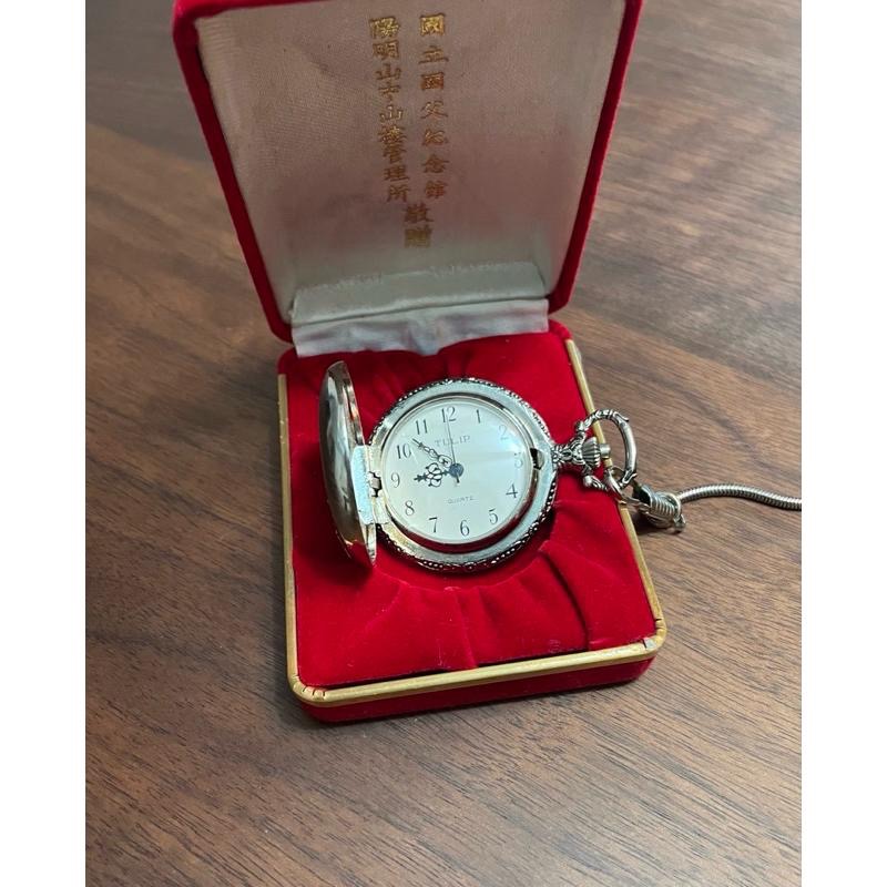 孤品古董珍藏從未使用1️⃣Tulip懷錶懷表1986年陽明山中山樓管理所國父紀念館2️⃣勤政二等政績紀念章台北市政府頒發-細節圖5