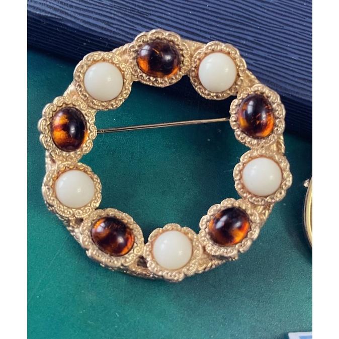 古著胸針1️⃣西德德國made in west Germany 雕花紅寶2️⃣avon小花3️⃣Paradise標琥珀色-細節圖2