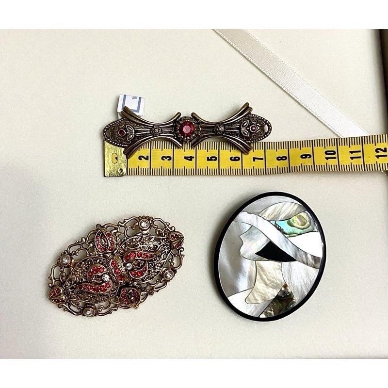 古著胸針1️⃣西德德國made in west Germany 雕花紅寶2️⃣avon小花3️⃣Paradise標琥珀色-細節圖6