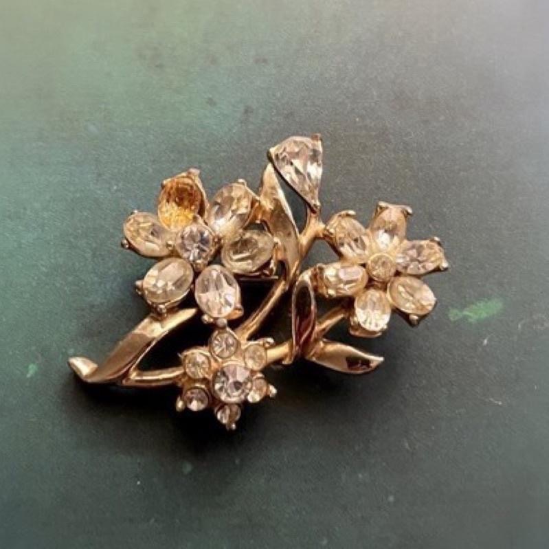 Thistle vintage✨ 美國古董 亮閃閃萊茵石（水鑽）花籃造型胸針 尺寸：約 6.5cm-細節圖2