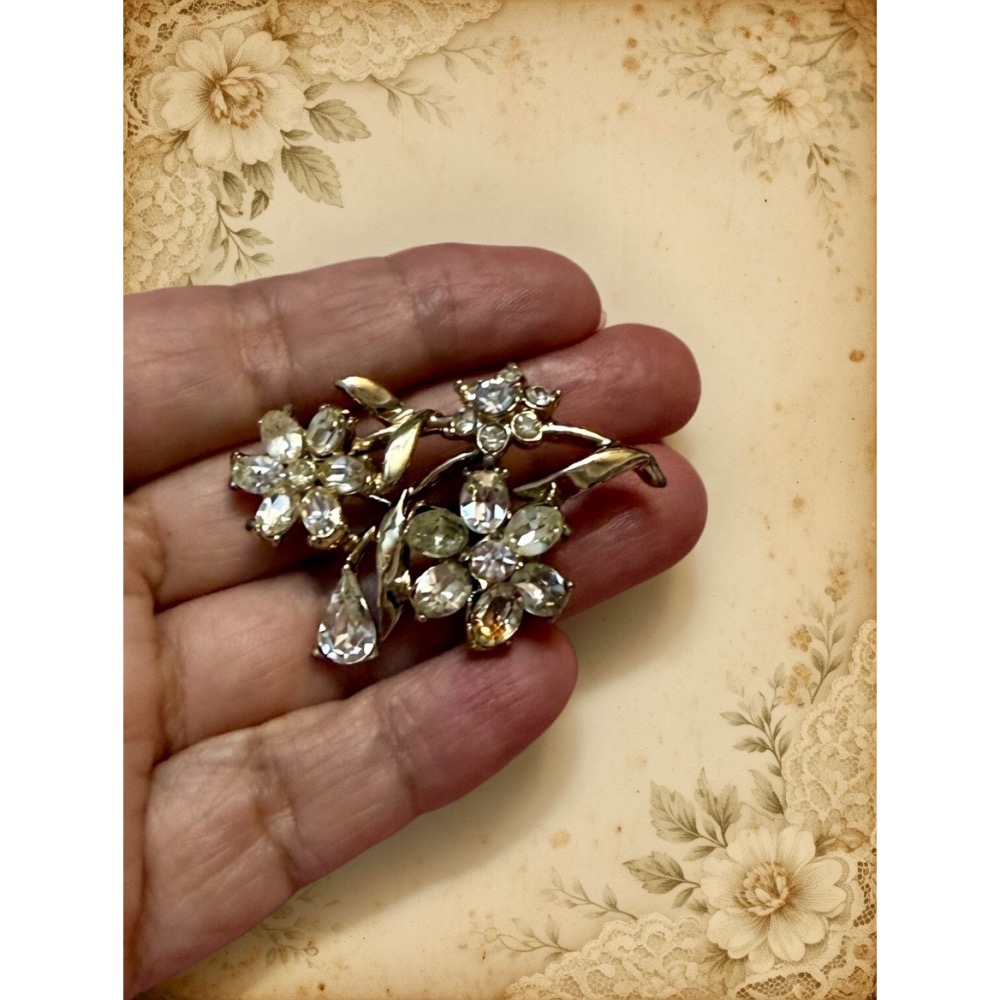 Thistle vintage✨ 美國古董 亮閃閃萊茵石（水鑽）花籃造型胸針 尺寸：約 6.5cm-細節圖8