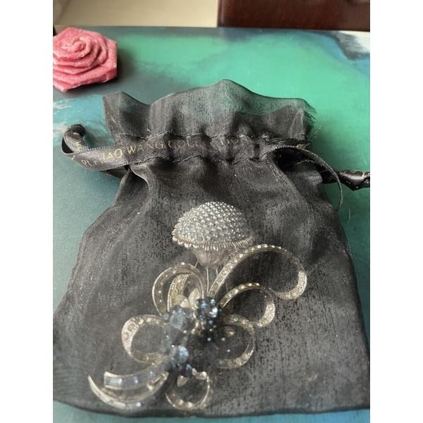 {Thistle Vintage} 知名設計師王培浩手工胸針胸針鑲真正施華洛世奇水晶尾端藍寶無邊鑲嵌工藝大賠本-細節圖7