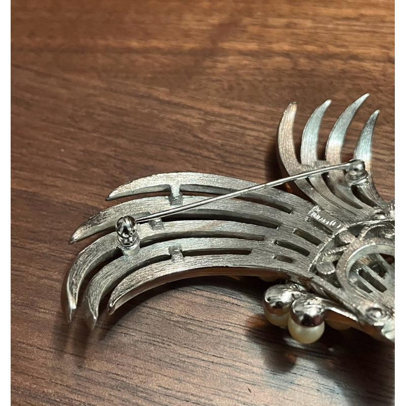 【Thistle Vintage】1970年代 Trifari 刻印珍珠胸針耳夾套組✨典雅復古・經典設計套裝🌿-細節圖8