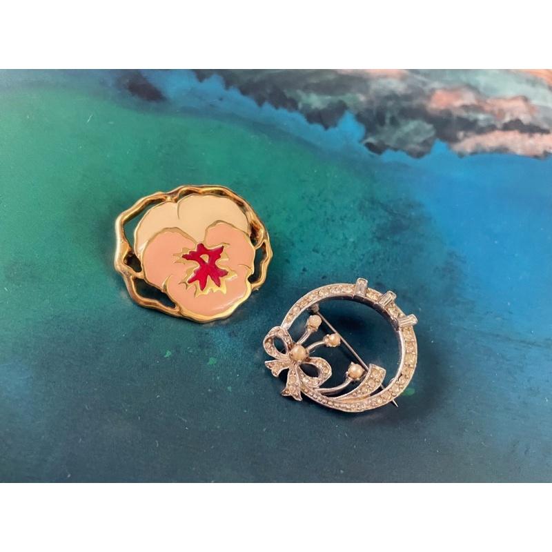 1980年代美國古著別針胸針 1⃣️紅帽仿珠臉部帥氣公仔狗狗金色2⃣️萊茵石珍珠{Thistle Vinta-細節圖6