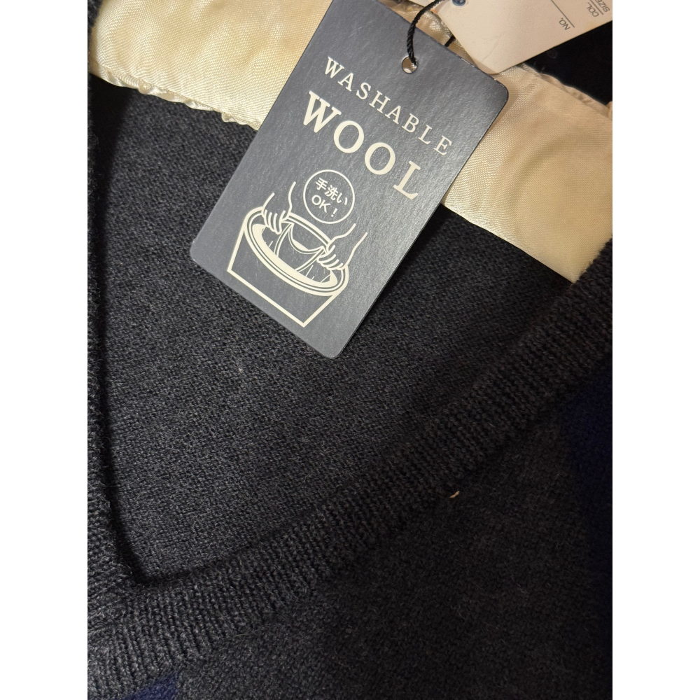 🇯🇵 日本購入✨Christian Orani✨100%頂級羊毛✨（吊牌特別註明可水洗）V領菱格紋套頭毛衣（LL號）-細節圖6