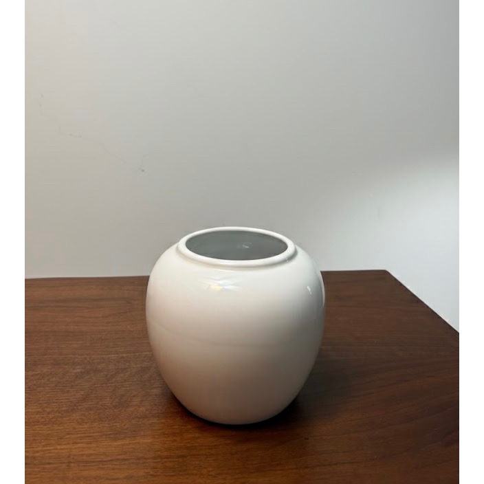 極簡美學✨台灣製造外銷用：經典百搭純白圓潤花瓶✨印有 Made in Taiwan 字樣 飽滿腹圍最寬59 公分-細節圖4