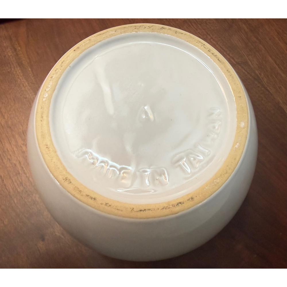 極簡美學✨台灣製造外銷用：經典百搭純白圓潤花瓶✨印有 Made in Taiwan 字樣 飽滿腹圍最寬59 公分-細節圖5