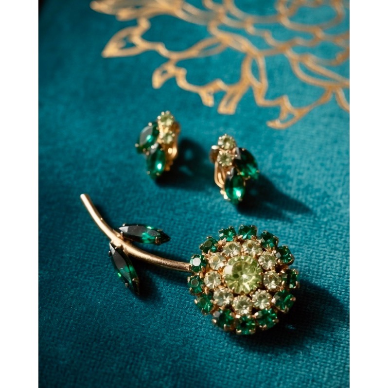 Thistle Vintage✨百年捷克水晶 花朵胸針＋耳夾套組✨施華洛世奇前輩級的傳奇工藝✨夜晚天然螢光-細節圖2