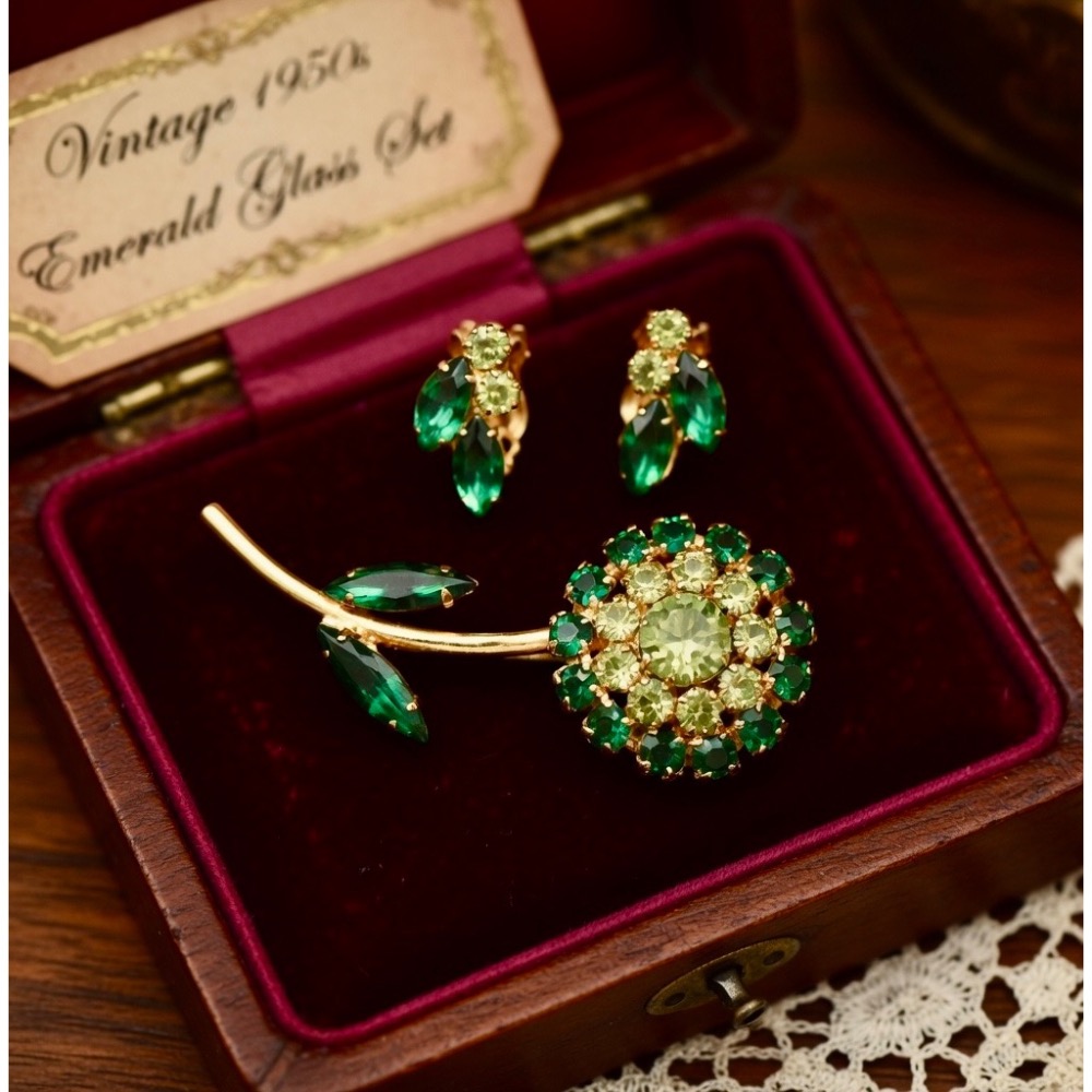 Thistle Vintage✨百年捷克水晶 花朵胸針＋耳夾套組✨施華洛世奇前輩級的傳奇工藝✨夜晚天然螢光-細節圖3
