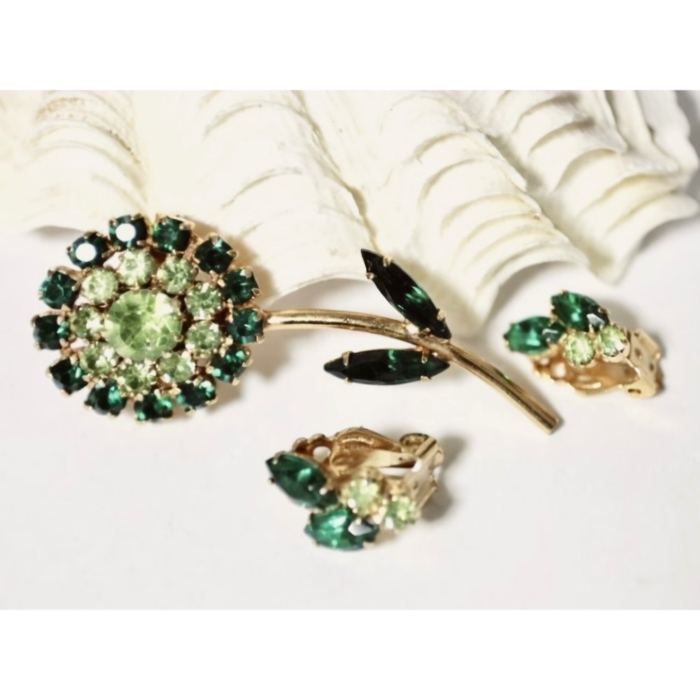 Thistle Vintage✨百年捷克水晶 花朵胸針＋耳夾套組✨施華洛世奇前輩級的傳奇工藝✨夜晚天然螢光-細節圖4