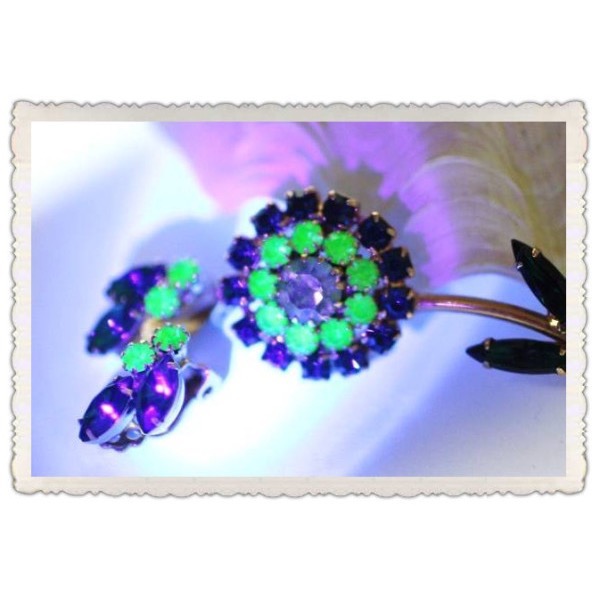 Thistle Vintage✨百年捷克水晶 花朵胸針＋耳夾套組✨施華洛世奇前輩級的傳奇工藝✨夜晚天然螢光-細節圖8