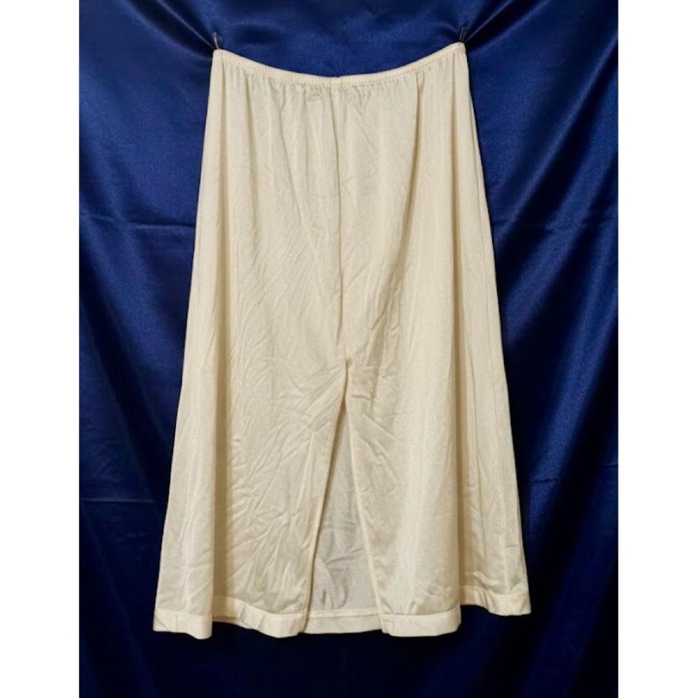 日本製 Wacoal 華歌爾正品 內搭 襯裙一套可拆買🎀因衣櫃斷捨離 品項反應在價格上✨8成新極致蕾絲收腰細肩帶內搭M號-細節圖4