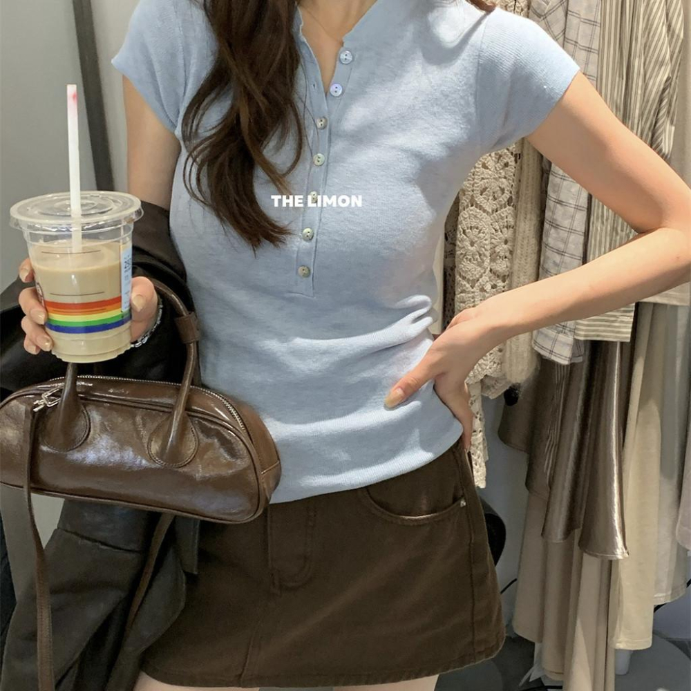 819 THE LIMON檸檬綠茶2025鞦季美式紐扣氣質修身顯瘦針織衫短袖 上衣-細節圖3