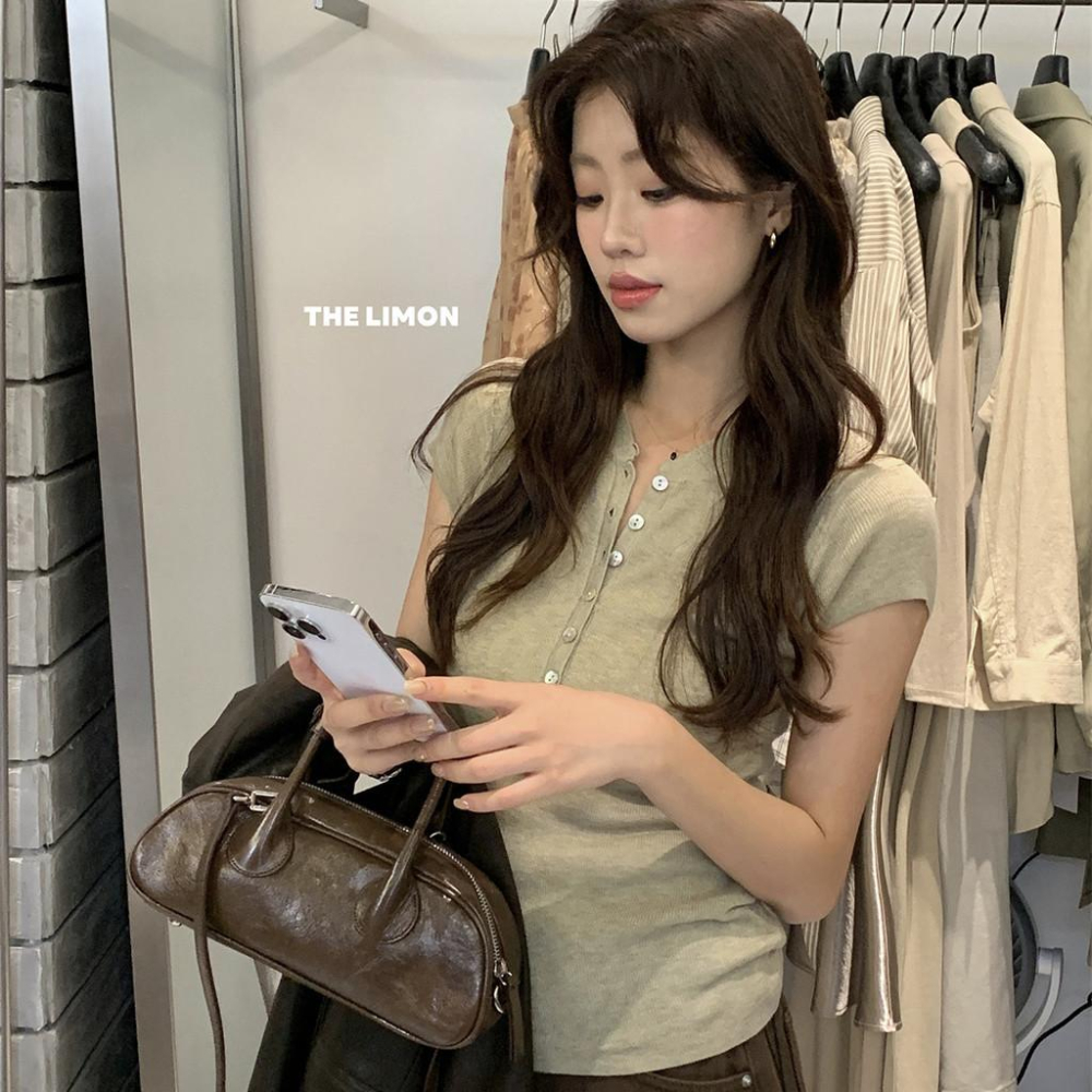 819 THE LIMON檸檬綠茶2025鞦季美式紐扣氣質修身顯瘦針織衫短袖 上衣-細節圖5