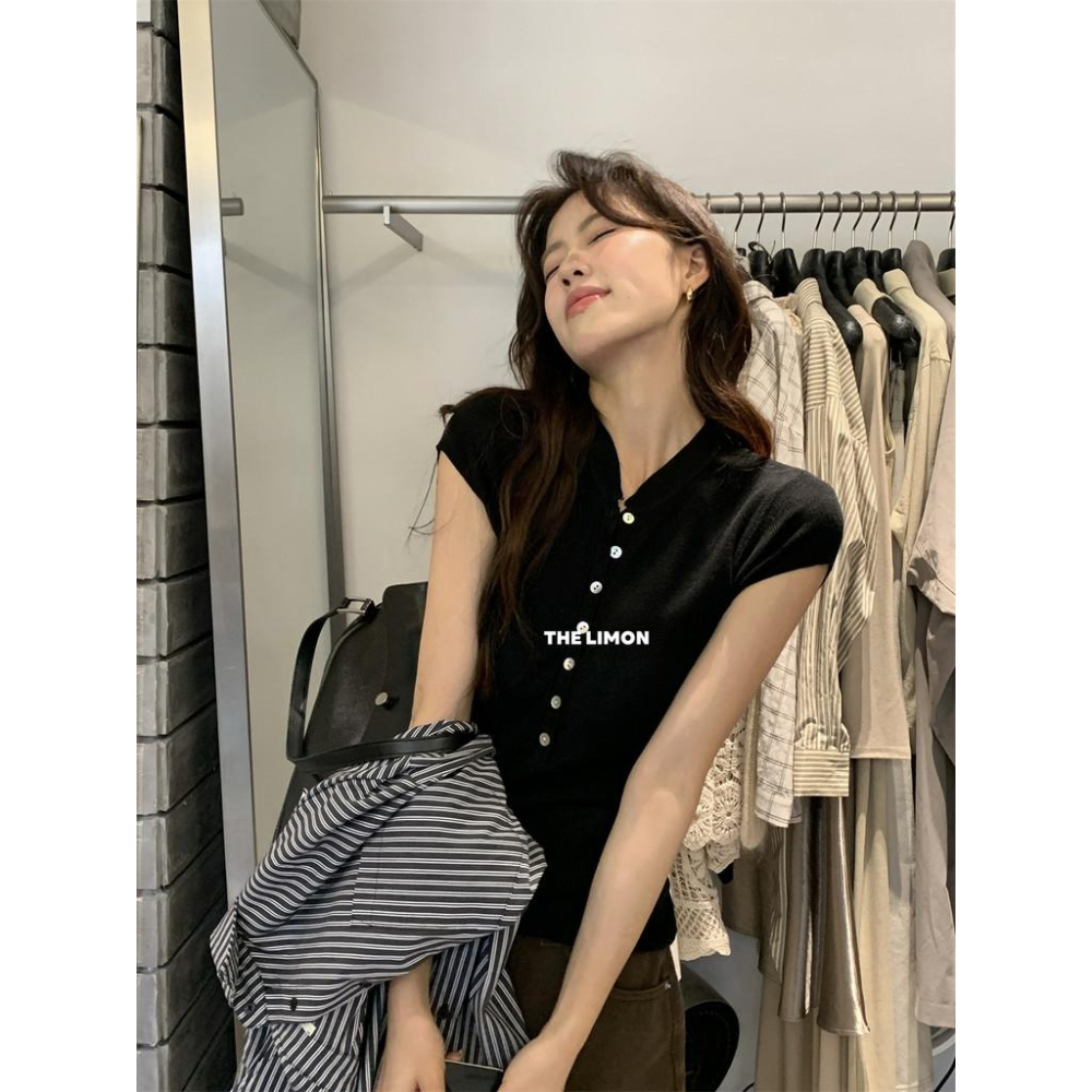 819 THE LIMON檸檬綠茶2025鞦季美式紐扣氣質修身顯瘦針織衫短袖 上衣-細節圖8