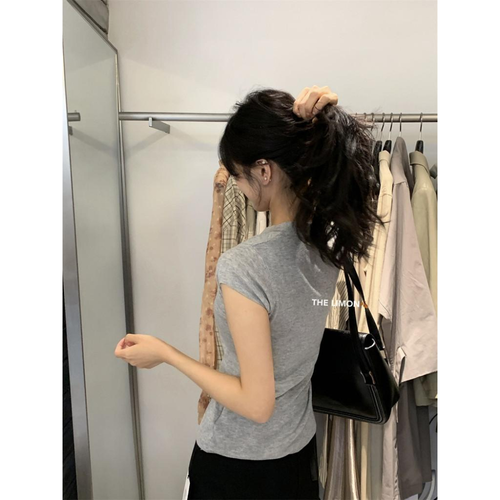 819 THE LIMON檸檬綠茶2025鞦季美式紐扣氣質修身顯瘦針織衫短袖 上衣-細節圖9