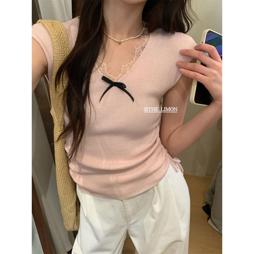 819 THE LIMON檸檬綠茶純慾溫柔蕾絲邊V領蝴蝶結褶皺修身針織衫女T恤-細節圖4