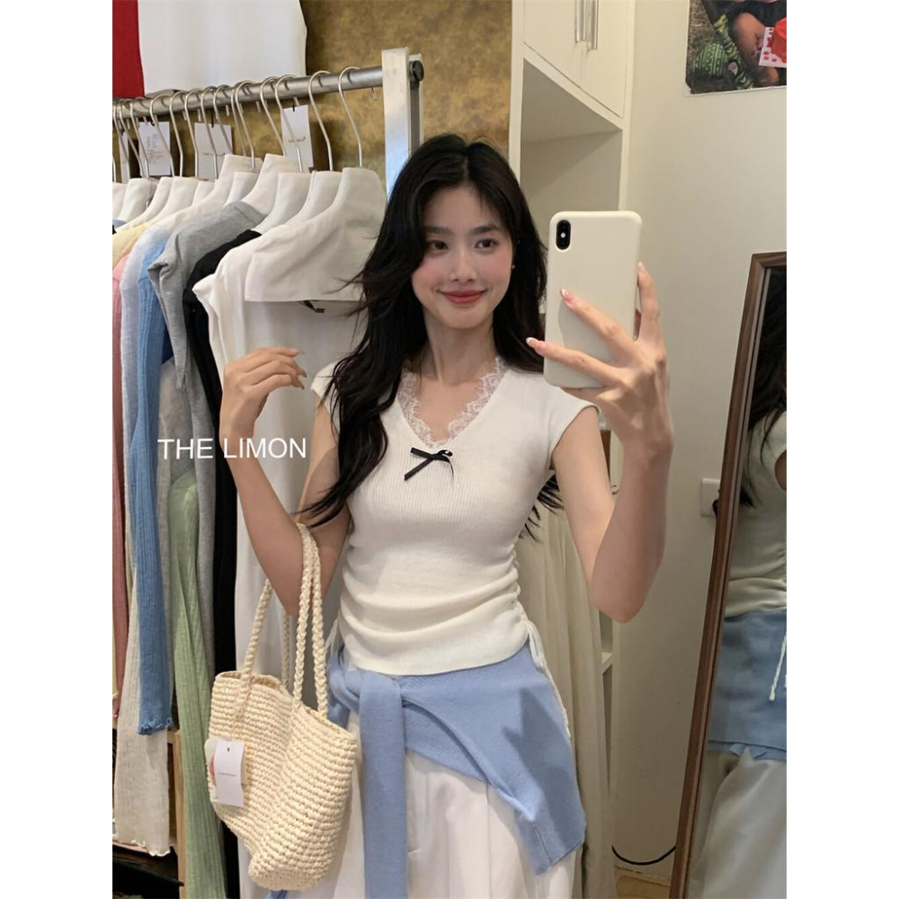 819 THE LIMON檸檬綠茶純慾溫柔蕾絲邊V領蝴蝶結褶皺修身針織衫女T恤-細節圖5