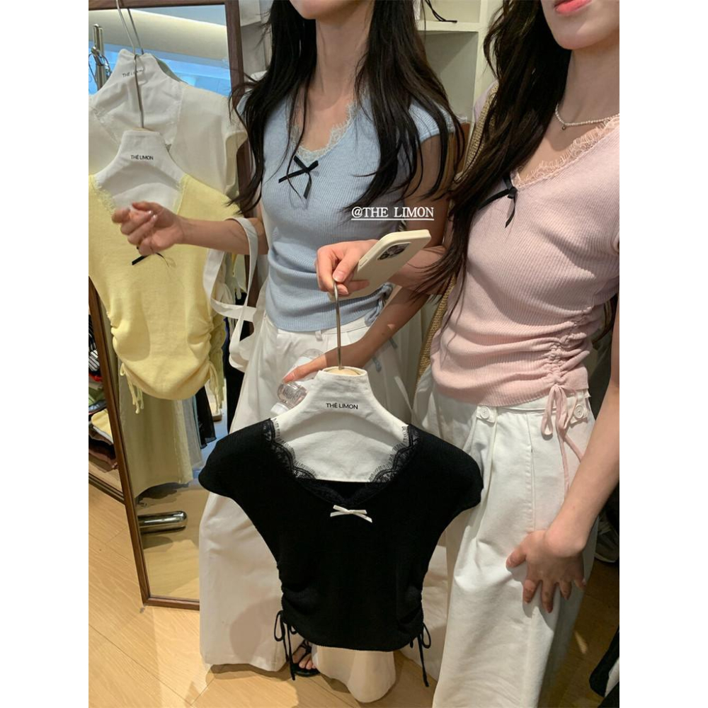 819 THE LIMON檸檬綠茶純慾溫柔蕾絲邊V領蝴蝶結褶皺修身針織衫女T恤-細節圖9