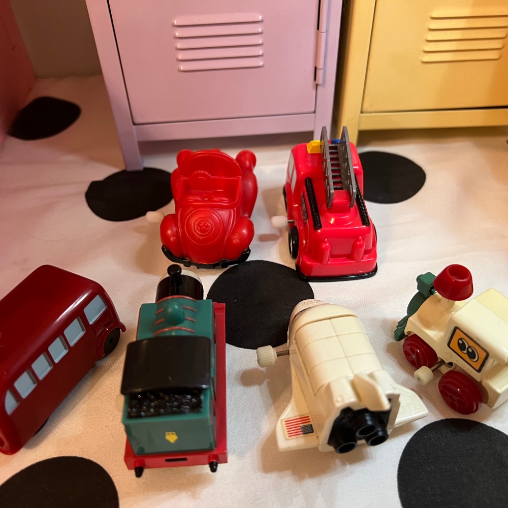 舊萌貨獵人-美國古董玩具-湯瑪士小火車-TOMY小車車-玩具車-迪士尼-雲梯車-各式玩具車-1993-1990-發條玩具-細節圖2