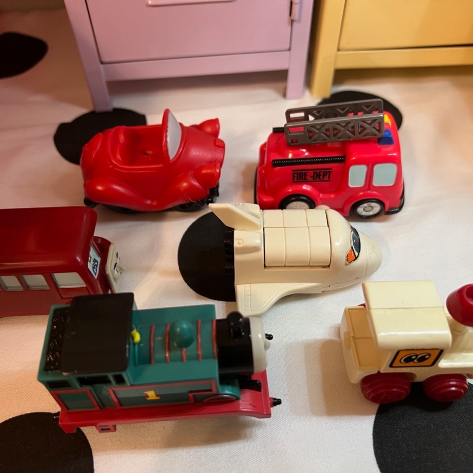 舊萌貨獵人-美國古董玩具-湯瑪士小火車-TOMY小車車-玩具車-迪士尼-雲梯車-各式玩具車-1993-1990-發條玩具-細節圖3