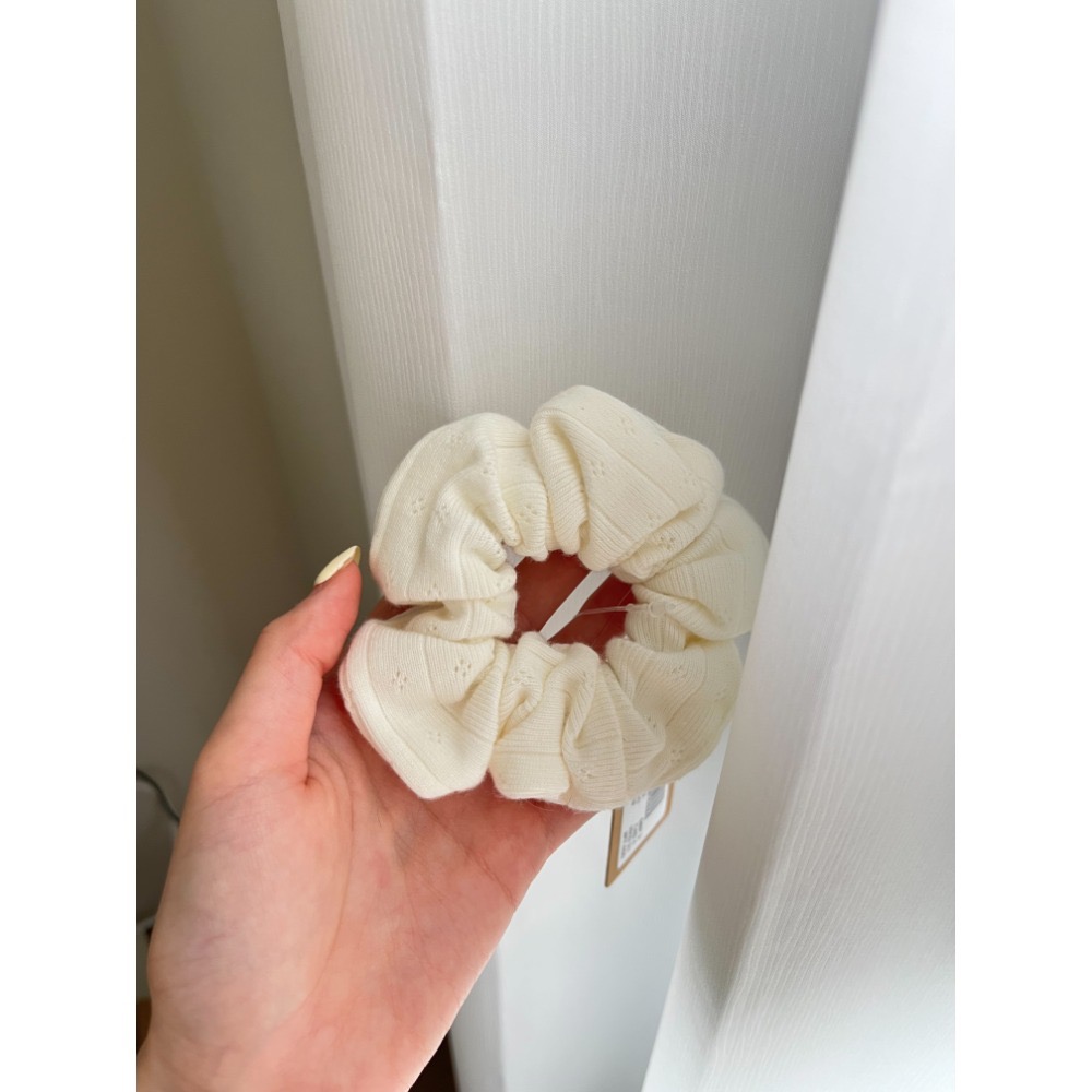 純白eyelet髮圈