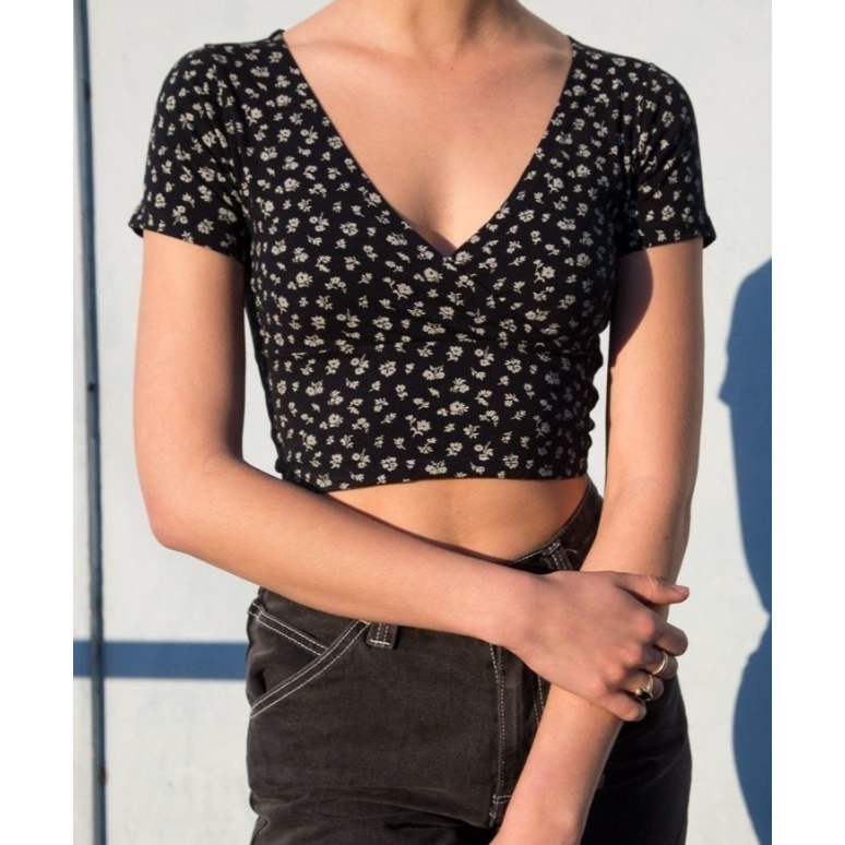 BM Zelly Eyelet Top 衣長約48cm