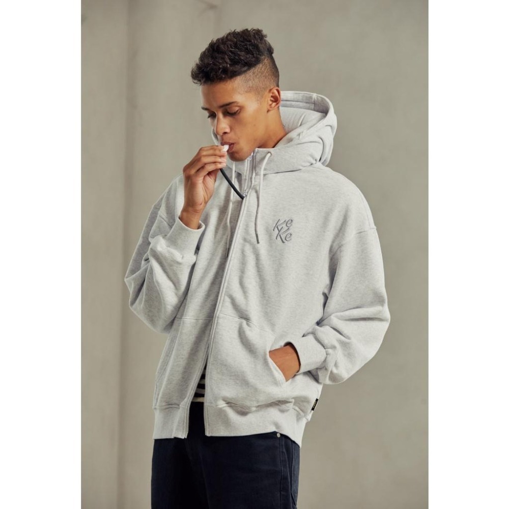 [雙向拉鏈］韓國KEEK 刺繡 Logo Hoodie Zip-up 頸枕外套 #旅行必備-細節圖3