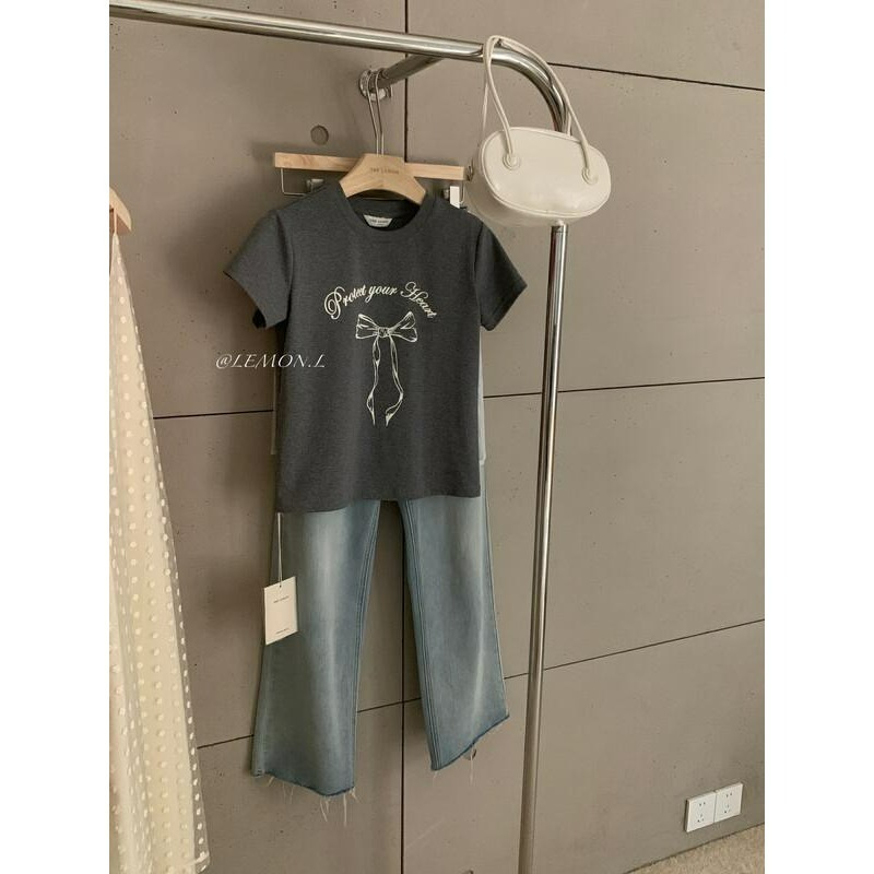 ☆現貨☆ʟᴇᴍᴏɴ sᴛᴜᴅɪᴏ韓系字母飄帶蝴蝶結印花棉T-細節圖8