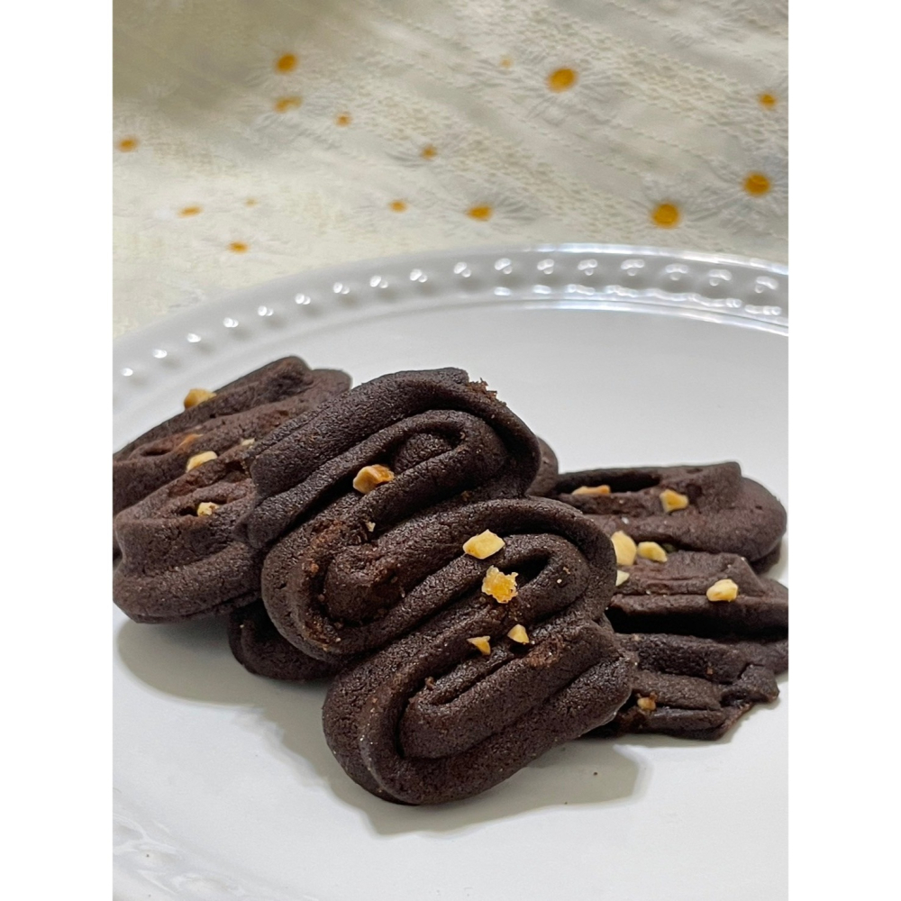 法芙娜可可杏仁曲奇🍪手工擠花餅乾、｜伴手禮團購／野餐／辦公室點心／小朋友慶生／禮物／方便吃／好吃不膩口｜-細節圖3