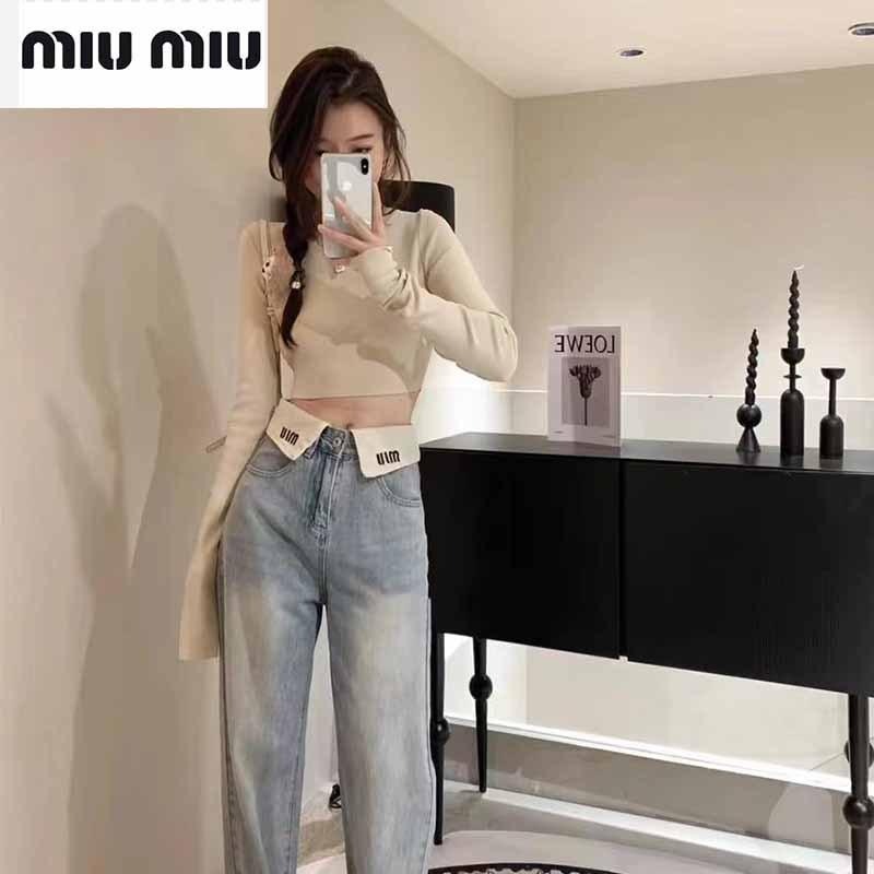 💕Aurora 美國代購💕 MiuMiu 新款 翻邊字母logo 牛仔褲 直筒 復古 高腰 顯瘦 闊腿褲 淺藍色-細節圖2