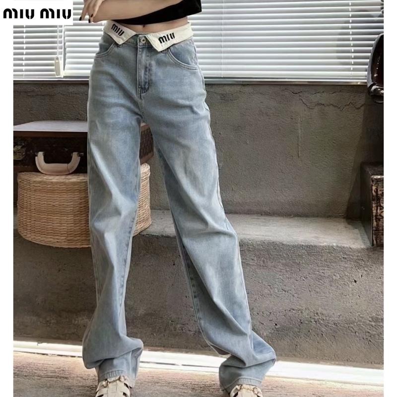 💕Aurora 美國代購💕 MiuMiu 新款 翻邊字母logo 牛仔褲 直筒 復古 高腰 顯瘦 闊腿褲 淺藍色-細節圖3