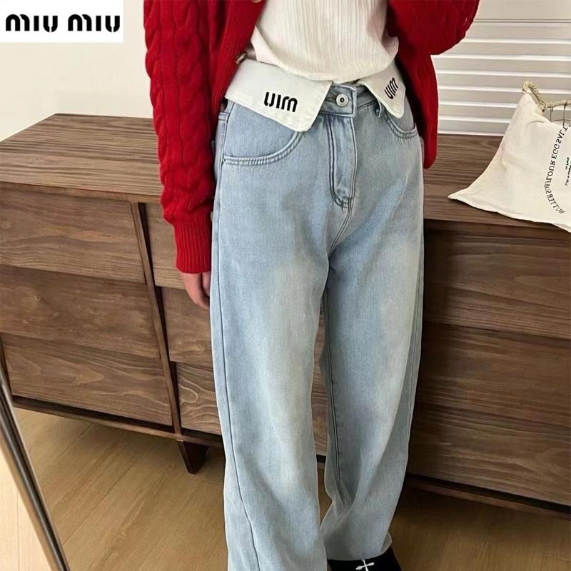 💕Aurora 美國代購💕 MiuMiu 新款 翻邊字母logo 牛仔褲 直筒 復古 高腰 顯瘦 闊腿褲 淺藍色-細節圖9