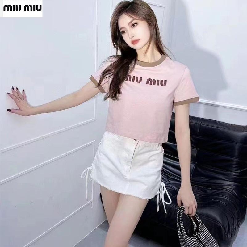 💕Aurora 美國代購💕MiuMiu 新款 百搭 貼布字母 休閒短款 短袖T恤衫 女上衣-細節圖2