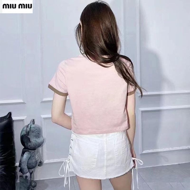 💕Aurora 美國代購💕MiuMiu 新款 百搭 貼布字母 休閒短款 短袖T恤衫 女上衣-細節圖3