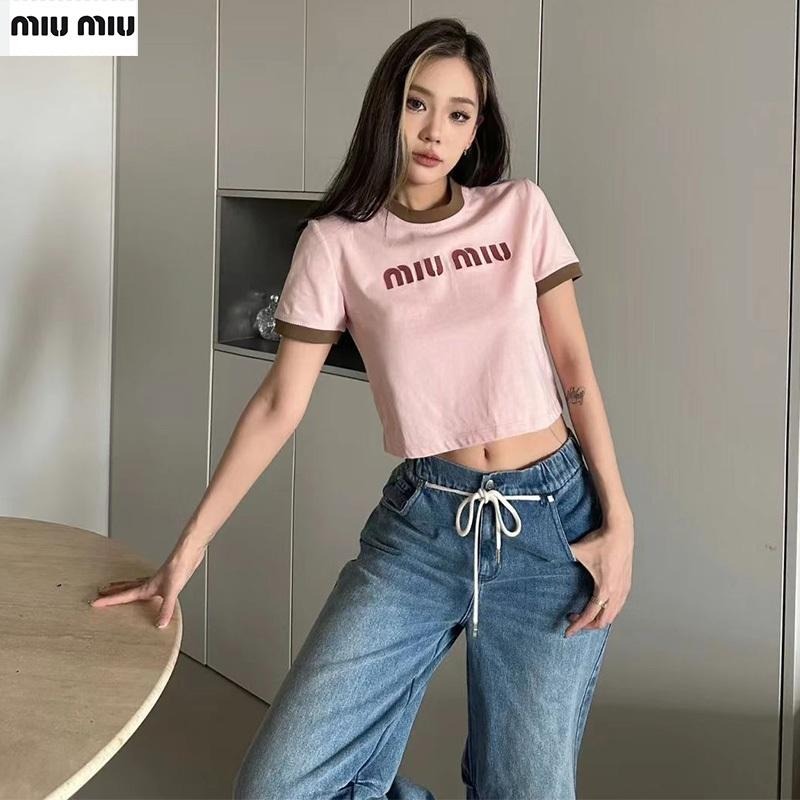 💕Aurora 美國代購💕MiuMiu 新款 百搭 貼布字母 休閒短款 短袖T恤衫 女上衣-細節圖6